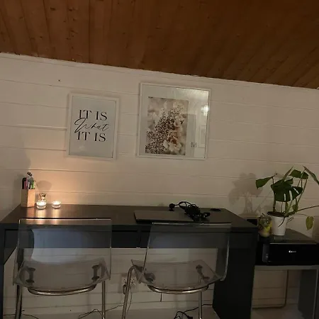 Charming Older House With Private Parking 아파트 스타방에르