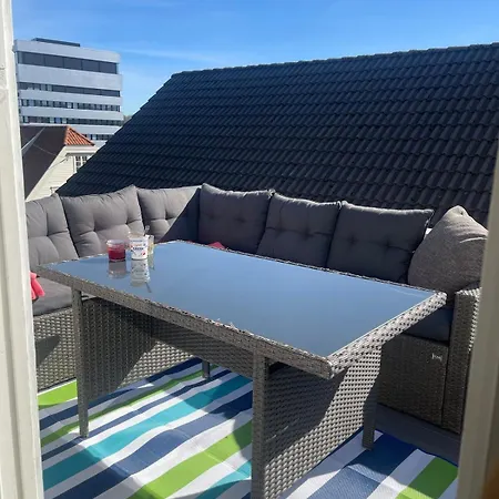 Charming Older House With Private Parking Apartment