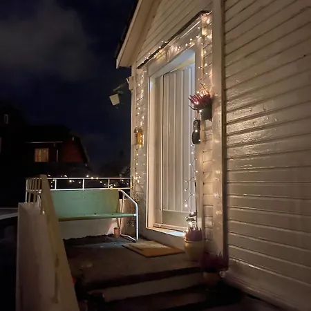 Charming Older House With Private Parking *