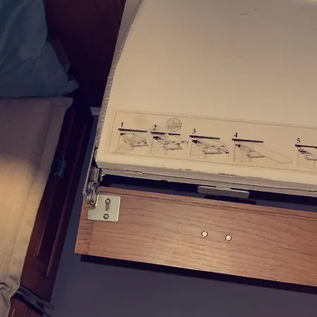 Charming Older House With Private Parking 아파트