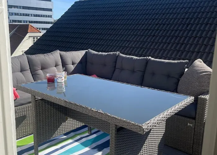 Charming Older House With Private Parking Lägenhet