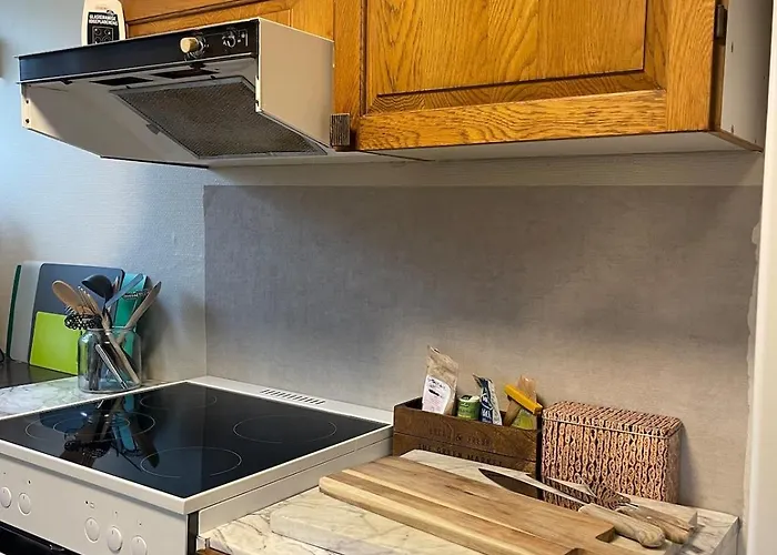 Charming Older House With Private Parking