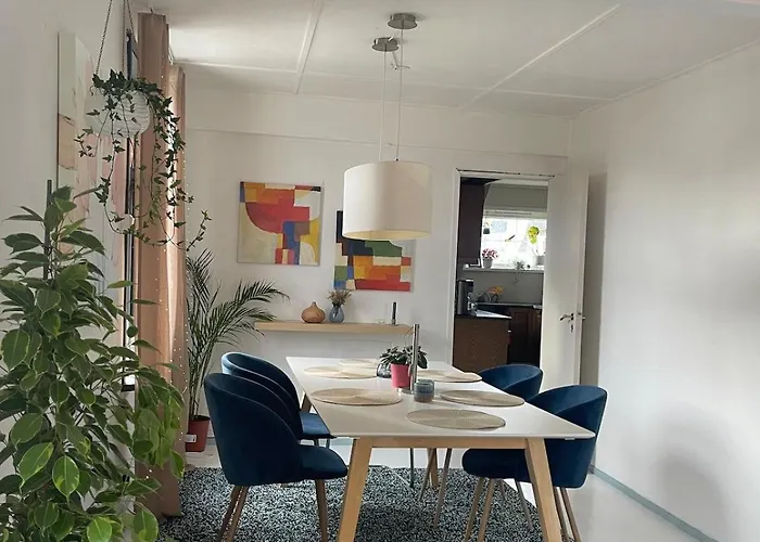 Charming Older House With Private Parking Lägenhet *