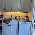 Apartment Charming Older House With Private Parking *