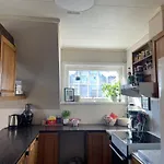 Apartment Charming Older House With Private Parking