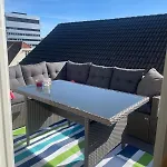 Charming Older House With Private Parking Apartment
