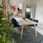 Apartment Charming Older House With Private Parking