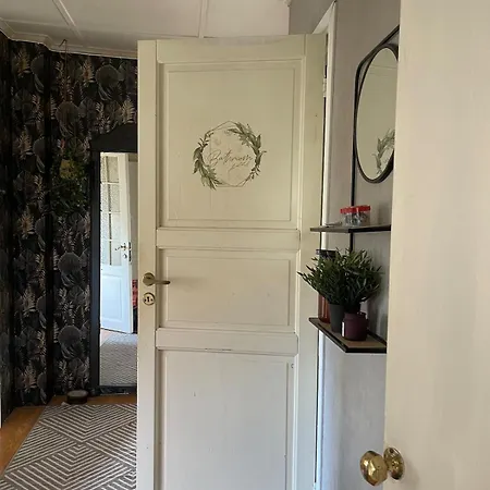 Daire Charming Older House With Private Parking Stavanger
