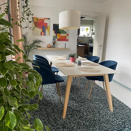 Daire Charming Older House With Private Parking
